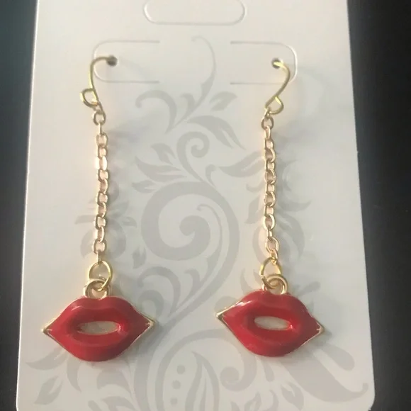 Kissy Lips dangly earrings. - Picture 7 of 9